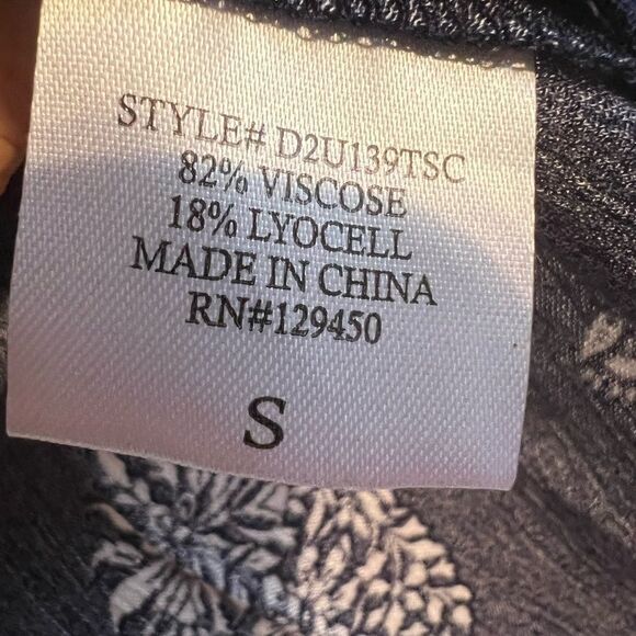 😊 3/$30 NWT COMO VINTAGE top Sz S ruffle sleeve light & dark blues - Picture 7 of 9